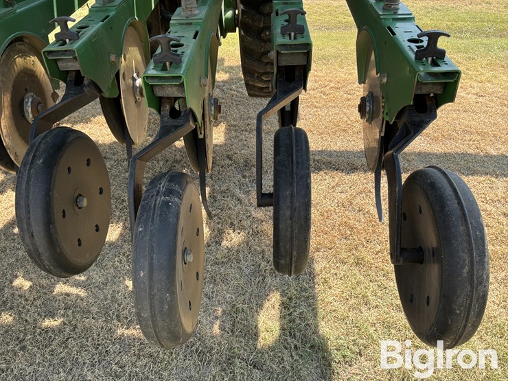 2005-great-plains-3s-4000hd-4810-double-disc-drill-image-19