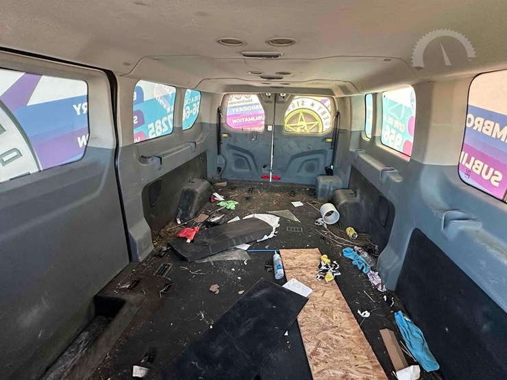 2016-ford-transit-image-13