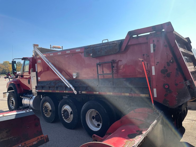 #1503-•-2018-international-7600-quad-axle-dump-truck-(has-wi-title)-with-accessories-image-5