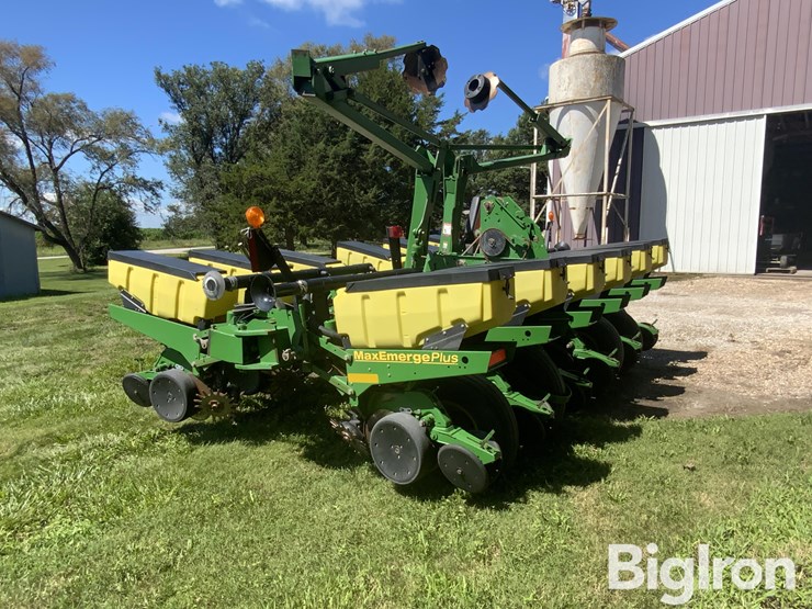 2004-john-deere-1760-maxemerge-plus-12r30"-vacuum-planter-image-7