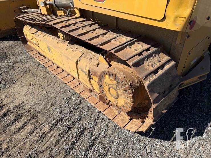2020-caterpillar-d1-image-13
