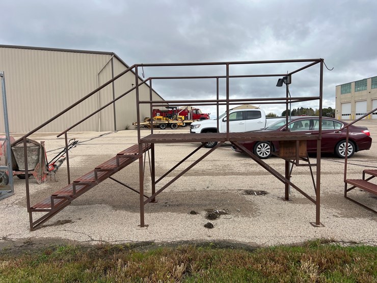 #2105-•-(1)-steel-elevated-work-platform-with-stairs-image-5