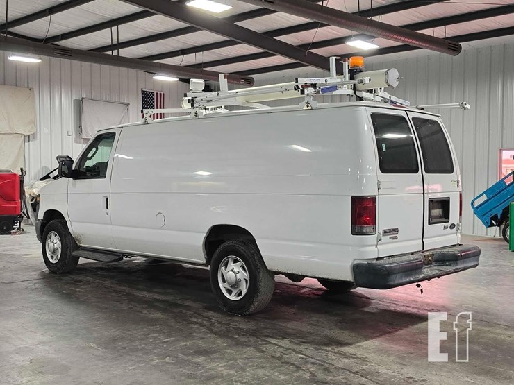 2013-ford-econoline-350-image-4