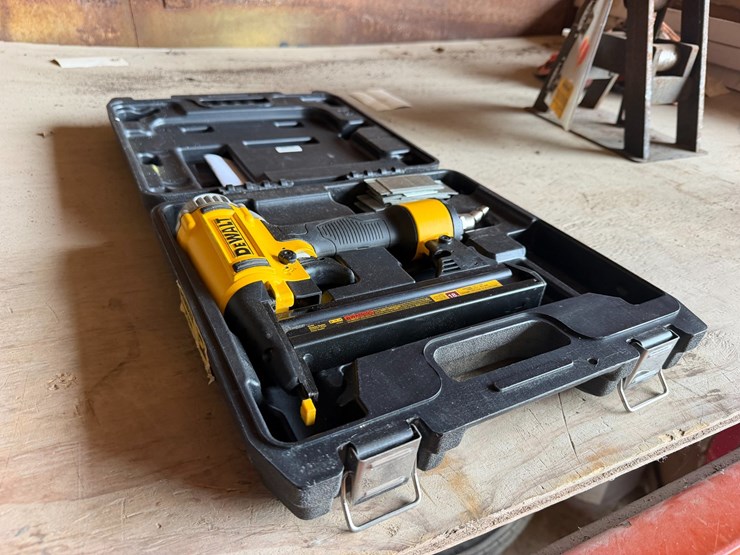 #2016-•-dewalt-finish-nailer-image-3