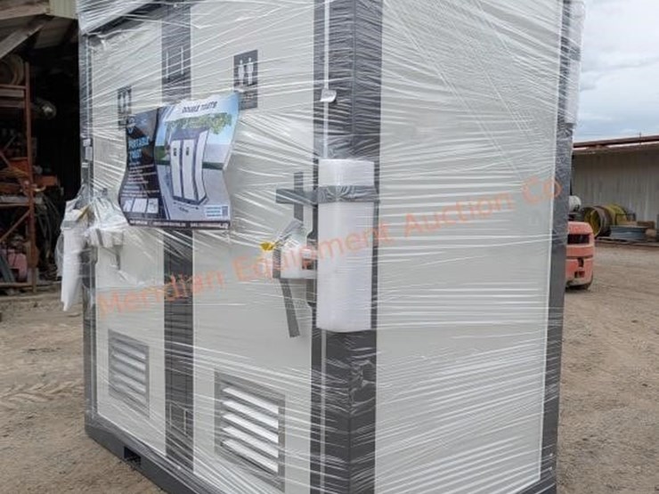 bastone-2-stall-portable-toilets--never-used-image-3