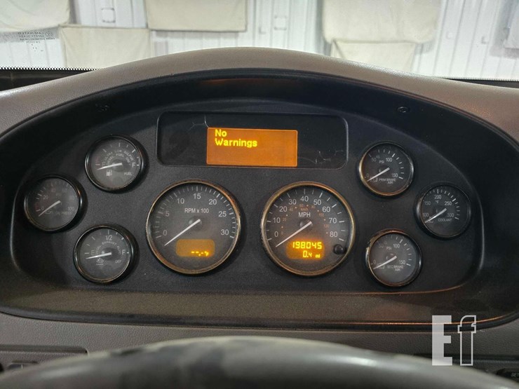 2018-peterbilt-337-image-12