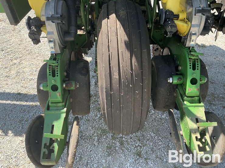 2003-john-deere-1790-ccs-12/23-planter-image-15