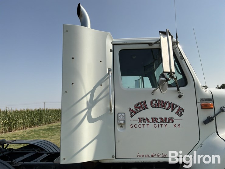 1995-international-8200-t/a-truck-tractor-image-17