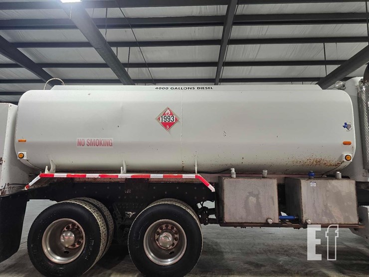 2005-peterbilt-357-image-19