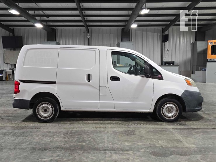 2014-nissan-nv200-image-6