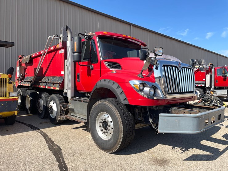 #1503-•-2018-international-7600-quad-axle-dump-truck-(has-wi-title)-with-accessories-image-3