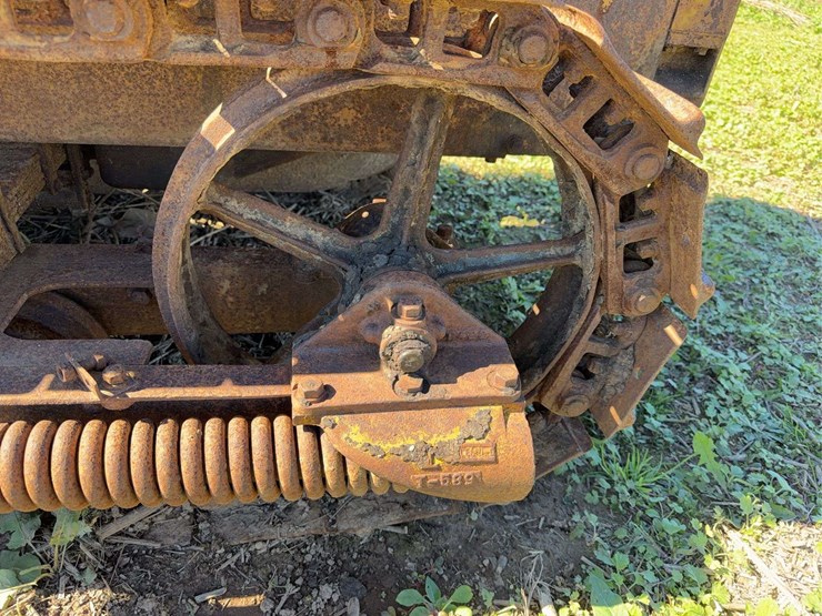 caterpillar-ten-image-26