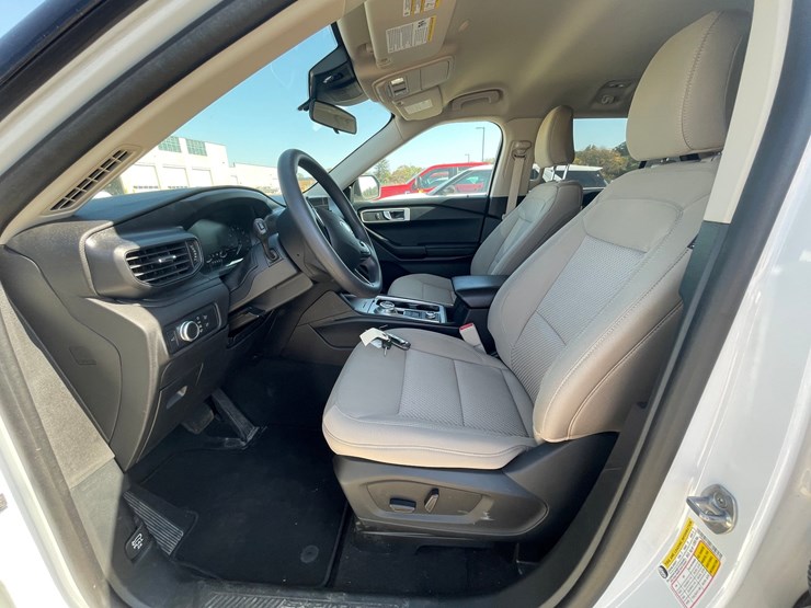 #1526-•-2021-ford-explorer-awd-suv-(has-wi-title)-image-6