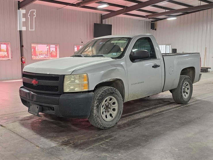 2013-chevrolet-silverado-1500-image-1
