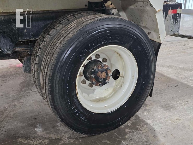 2019-freightliner-business-class-m2-106-image-20