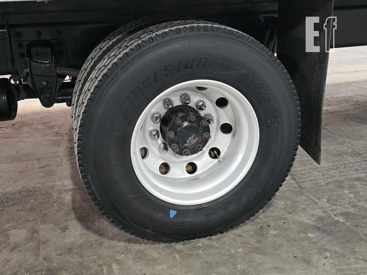2011-peterbilt-337-image-19