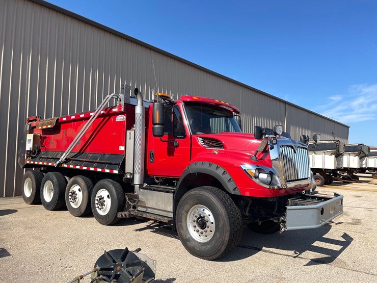 #1502-•-2018-international-7600-quad-axle-dump-truck-(has-wi-title)-with-accessories-image-4