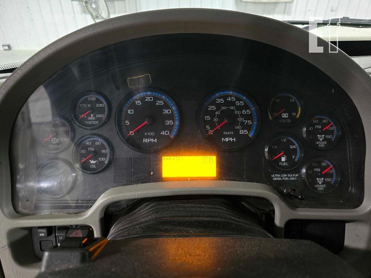 2015-international-durastar-4400-image-11