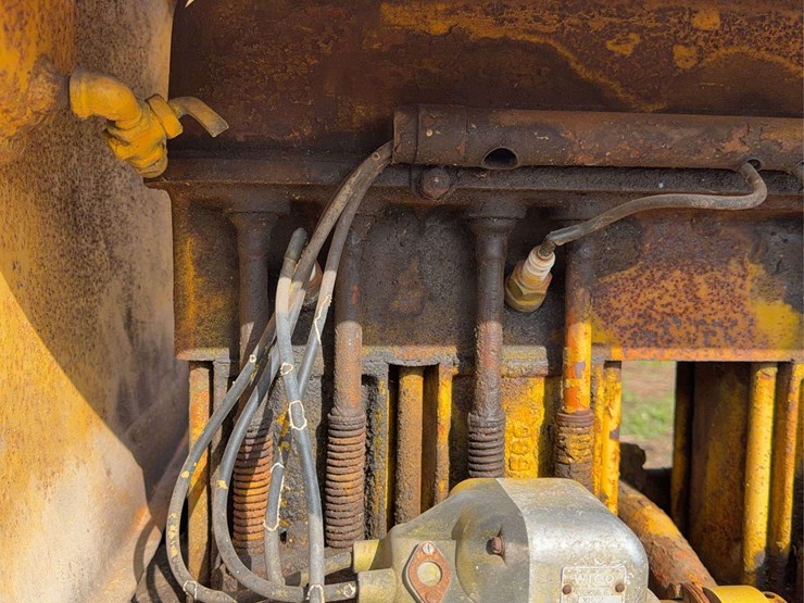 caterpillar-twenty-eight-image-17