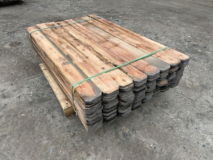 ~147--dog-ear-cedar-fencing-pieces-image-4
