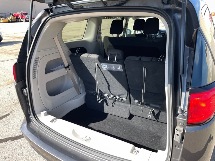 #1521-•-2021-chrysler-voyager-mini-van-(has-wi-title)-image-18