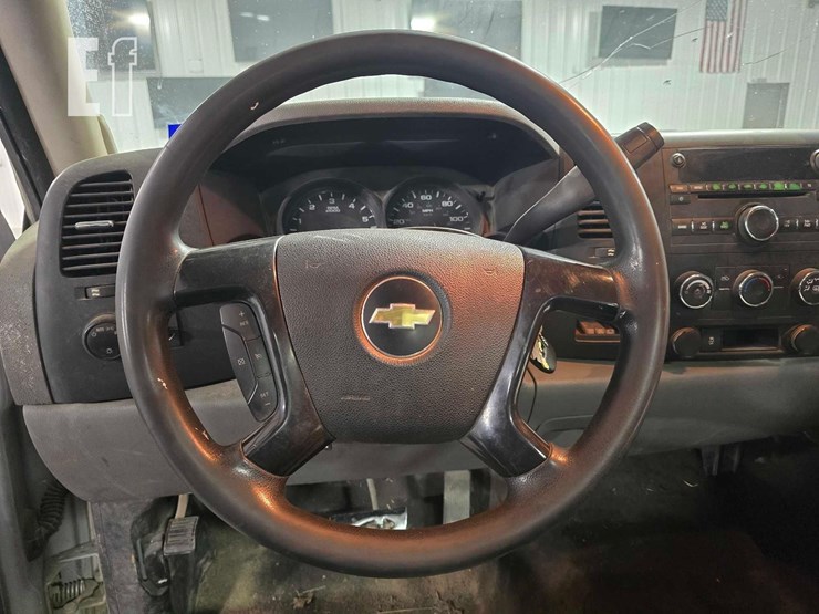 2013-chevrolet-silverado-1500-image-10
