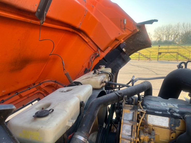 #1511-•-2001-sterling-tri-axle-heavy-haul-day-cab-semi-(has-wi-title)-with-2014-etnyre-tri-axle-lowboy-trailer-(has-wi-title)-image-52