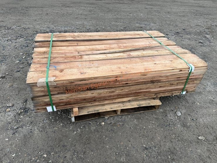 ~168--dog-ear-cedar-fencing-pieces-image-1