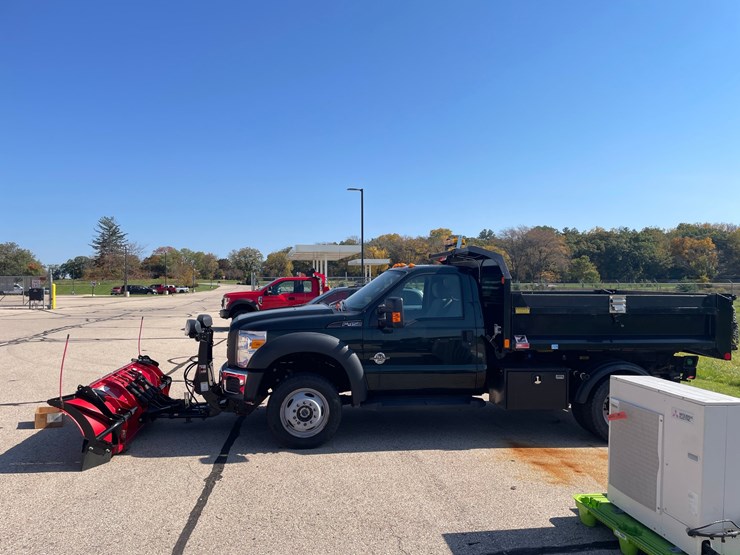 #1532-•-2016-ford-f-450-baby-dump-plow-truck-(has-wi-title)-image-38