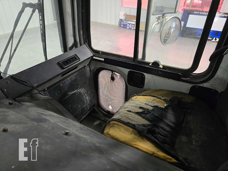 2002-mack-mr600-image-16