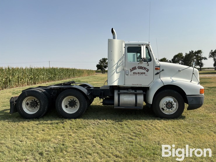 1995-international-8200-t/a-truck-tractor-image-4