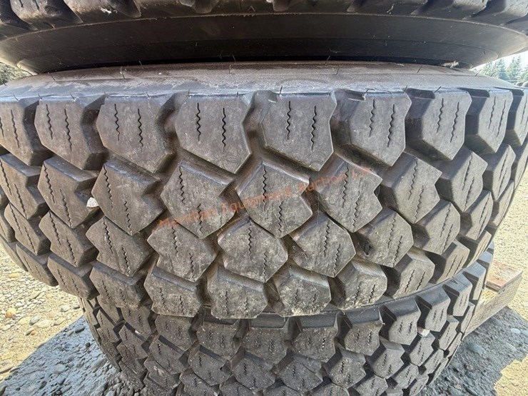 4--10r22.5-truck-tires-w/-rims-image-10