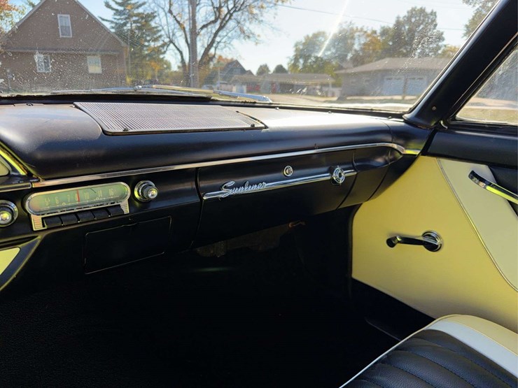 1960-ford-sunliner-image-51