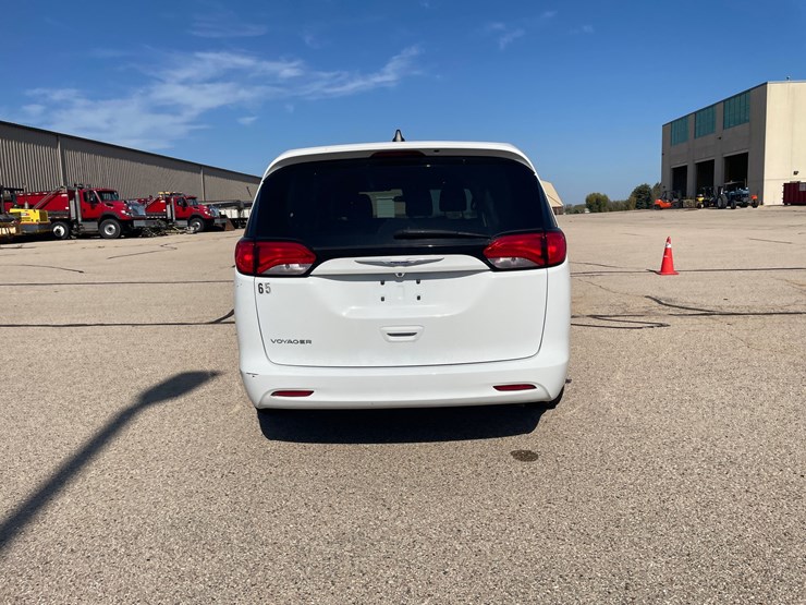 #1516-•-2020-chrysler-voyager-mini-van-(has-wi-title)-image-31