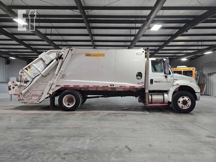 2015-international-durastar-4400-image-6