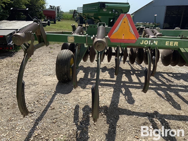 john-deere-712-pull-type-12'-disk-chisel-ripper-image-18