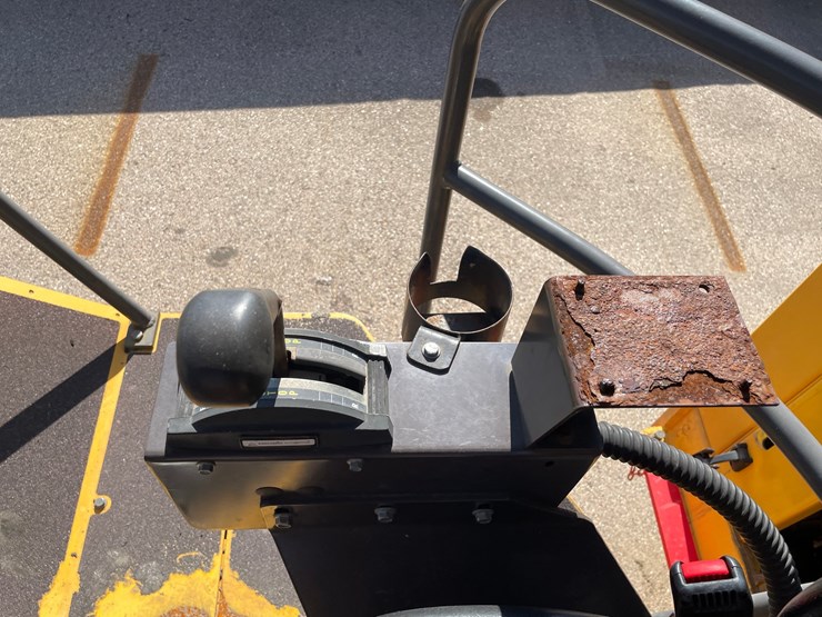 #1509-•-2010-volvo-dd90-vibratory-compactor-image-19