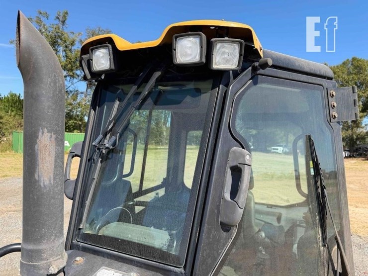 2020-caterpillar-d1-image-48