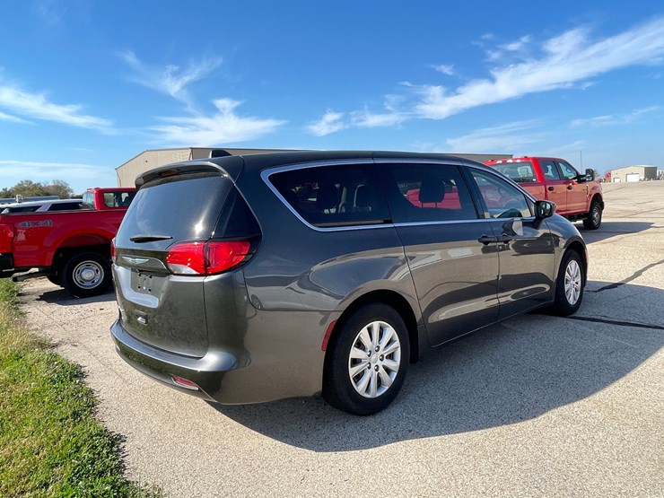 #1522-•-2021-chrysler-voyager-mini-van-(has-wi-title)-image-6