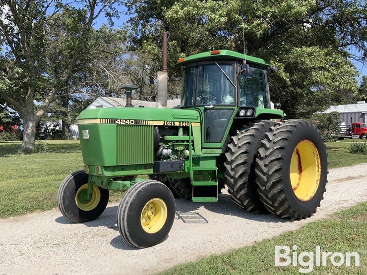 1982-john-deere-4240-2wd-tractor-image-1