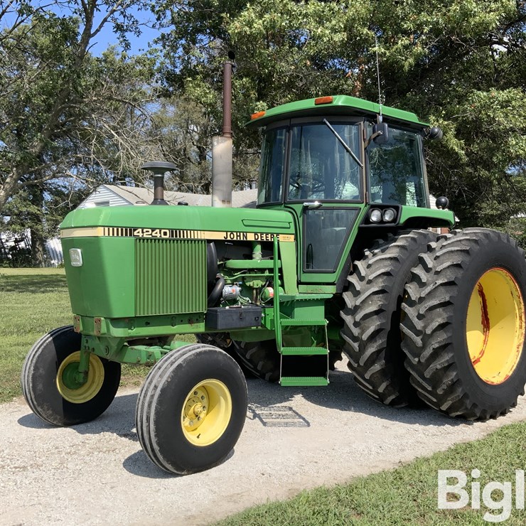 1982 John Deere 4240 2WD Tractor