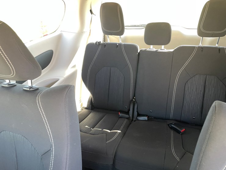 #1518-•-2020-chrysler-voyager-mini-van-(has-wi-title)-image-21