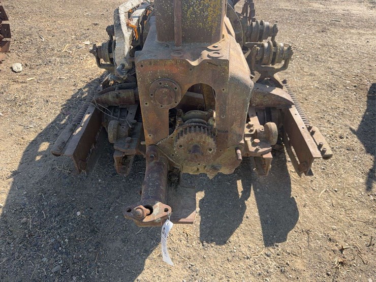 caterpillar-thirty-image-8