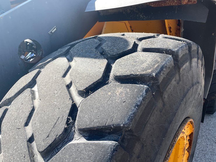 #1500-•-2017-volvo-l110h-wheel-loader-with-bucket-image-14