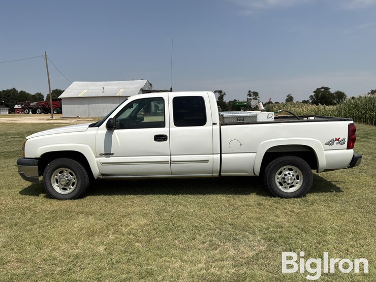 2003-chevrolet-silverado-2500-ls-4x4-extended-cab-pickup-image-8