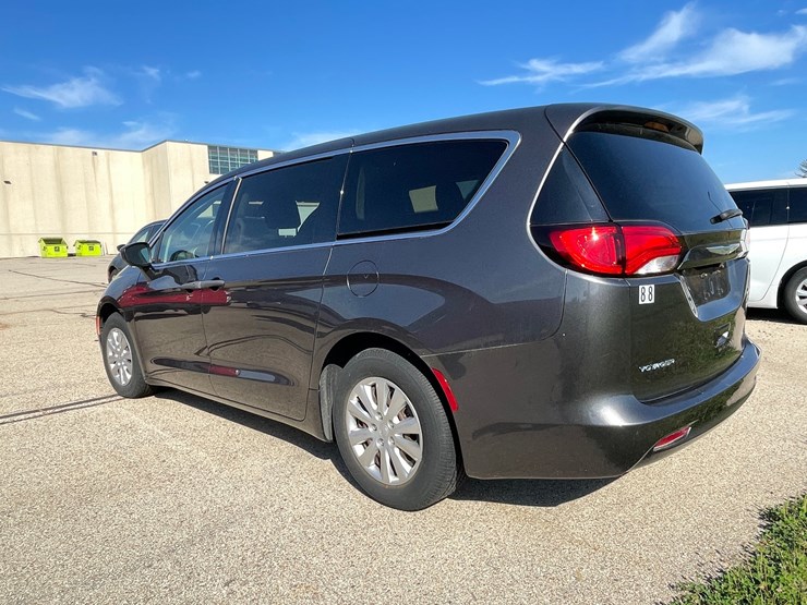 #1522-•-2021-chrysler-voyager-mini-van-(has-wi-title)-image-8