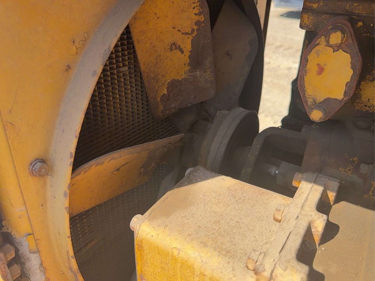caterpillar-r2-image-21
