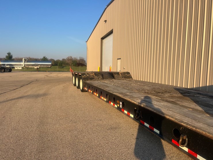 #1511-•-2001-sterling-tri-axle-heavy-haul-day-cab-semi-(has-wi-title)-with-2014-etnyre-tri-axle-lowboy-trailer-(has-wi-title)-image-78