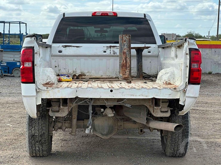 2015-chevrolet-silverado-2500hd-image-8