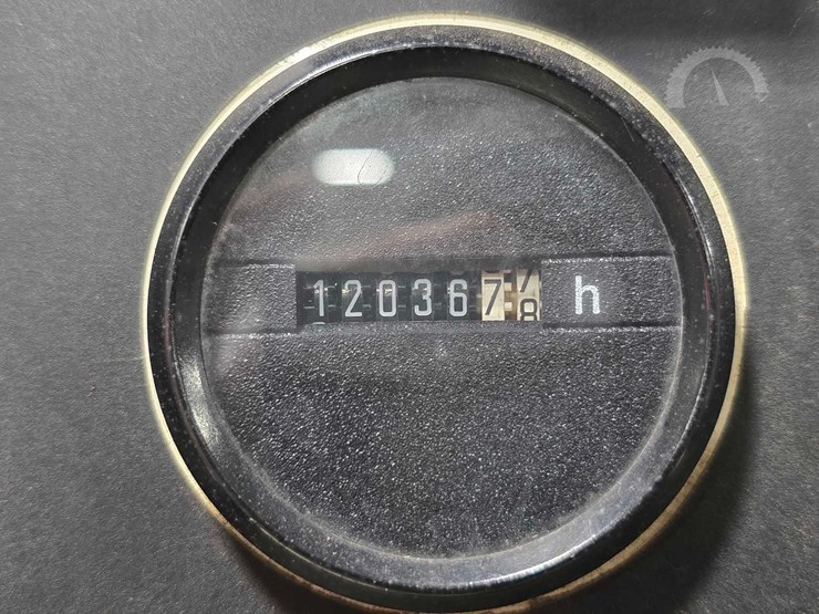 2015-caterpillar-xq30-8-image-9